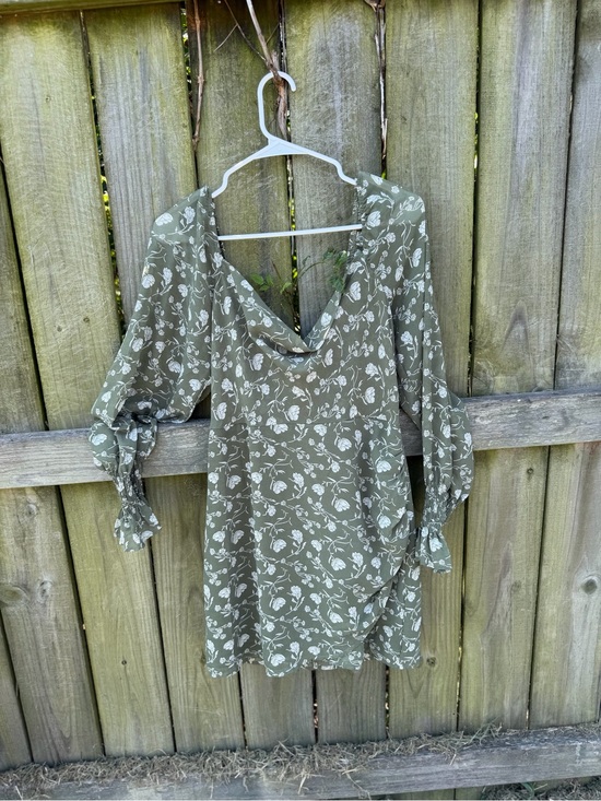 Le Lis Dresses & Skirts - Le Lis Olive Green Floral V-Neck Mini Dress